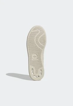 Adidas Originals Trainers - Beige -Stock X 64769a5c3e374df0bffce8e3a75bdd51