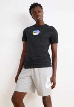 Nike Sportswear CLUB - Tracksuit Bottoms - Grey Heather/light Smoke Grey/white -Stock X 648c90f547544e1aba47a63fb88c0758