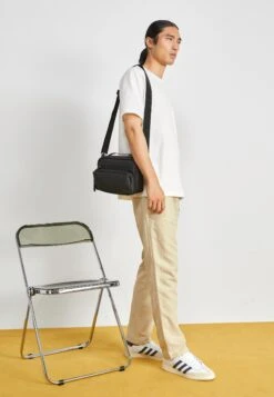 Rains Cargo Box Bag Unisex - Across Body Bag - Black -Stock X 64ee0f2874544b8f92392edb20c76375