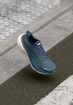 Saucony HURRICANE 25 - Road Running Shoes - White -Stock X 6528abb6fa9d4e348055062b100ca9a9