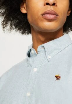 Abercrombie & Fitch Icon Update - Shirt - Turquoise Solid -Stock X 658f72dcd5e448ed9adc6b6ed97f5087