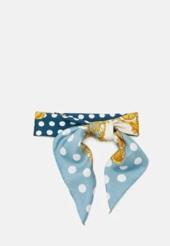 Versace 90X90 La Vacanza Barocco Foulard Print Unisex - Foulard - Light Blue+Ivory -Stock X 65fa928c41054ae0a69ba2948a971d37