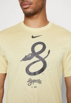 Nike Performance ArizonaLegend Tee - Print T-Shirt -Gold 11 Nike Performance ArizonaLegend Tee - Print T-Shirt -Gold -Stock X 662a4cbc4bfa48aba22e8a12c7996735