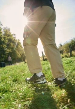 Salomon XA PRO 3D V9 - Hiking Shoes - India Ink/olive Night/aloe Wash -Stock X 676e6c66afd34f2cb01250e65ec77a2a