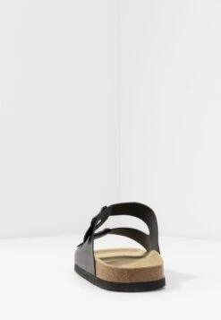 Pier One Unisex - Slippers - Black -Stock X 6792cddf649c4c73afdf1fc19e95f07f