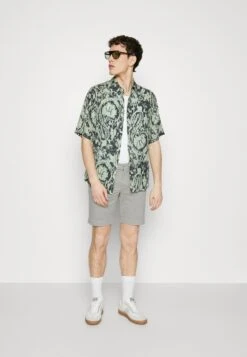 Hackett London Kensington- Shorts - Dusty Green -Stock X 67beae46597d45a1989a1692fabe4f6b