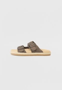 Pier One UNISEX - Mules - Olive