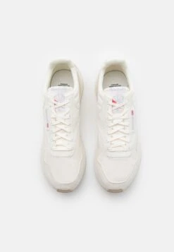 Reebok Classic Cl Legacy Az Grow Unisex - Trainers - Chalk/Stucco -Stock X 6a18ceab5a344e08944e3566aff3e16d