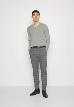 Jumper - Grey -Stock X 6b73edfda88d4e61aacb8565a0d4b861