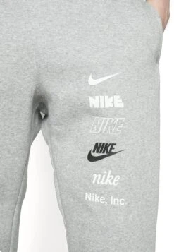Nike Sportswear Club Logo - Tracksuit Bottoms - Dark Grey Heather 15 Nike Sportswear Club Logo - Tracksuit Bottoms - Dark Grey Heather -Stock X 6c080de731a1498cb37d10b464868a4d