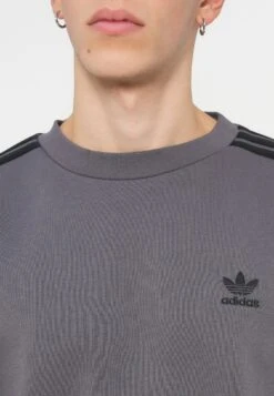 Adidas Originals OVERSIZE CREW - Sweatshirt - Grey/black -Stock X 6c68924f247f4954bf60fb0e8ab18853