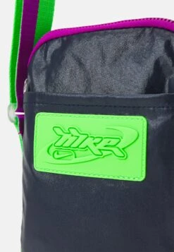 Nike Sportswear Heritage Crossbody Unisex - Phone Case - Obsidian/Green Strike -Stock X 6c8ddaeda1f848d5aeba4d27ad6650c5