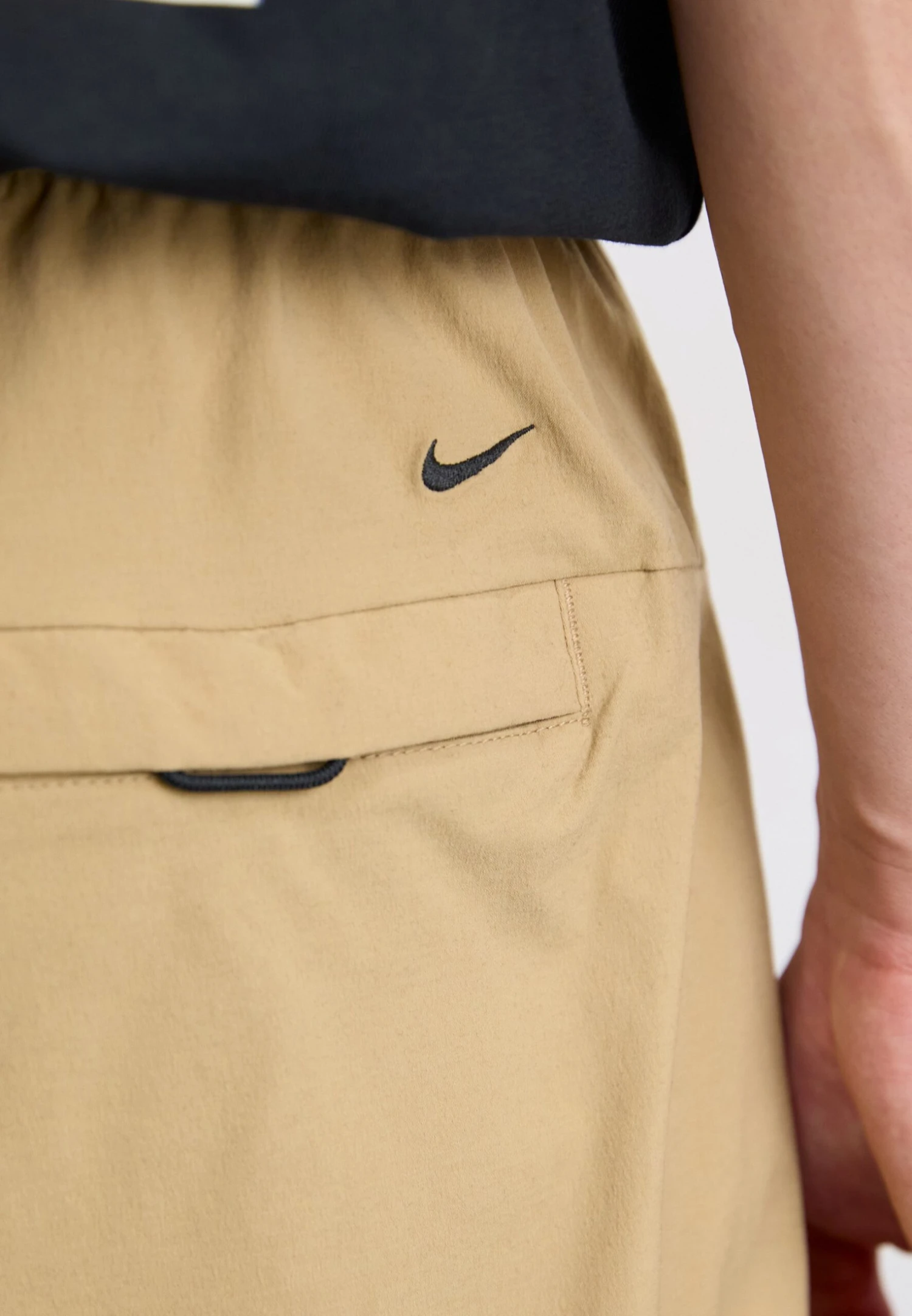 Nike Sportswear TECH - Shorts - Parachute Beige 8 Nike Sportswear TECH - Shorts - Parachute Beige - Image 6