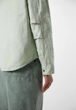 Tats Zipped Parachute Overshirt - Summer Jacket - Pale Olive -Stock X 6d25185c4fbd41d693d3f774107db6cc