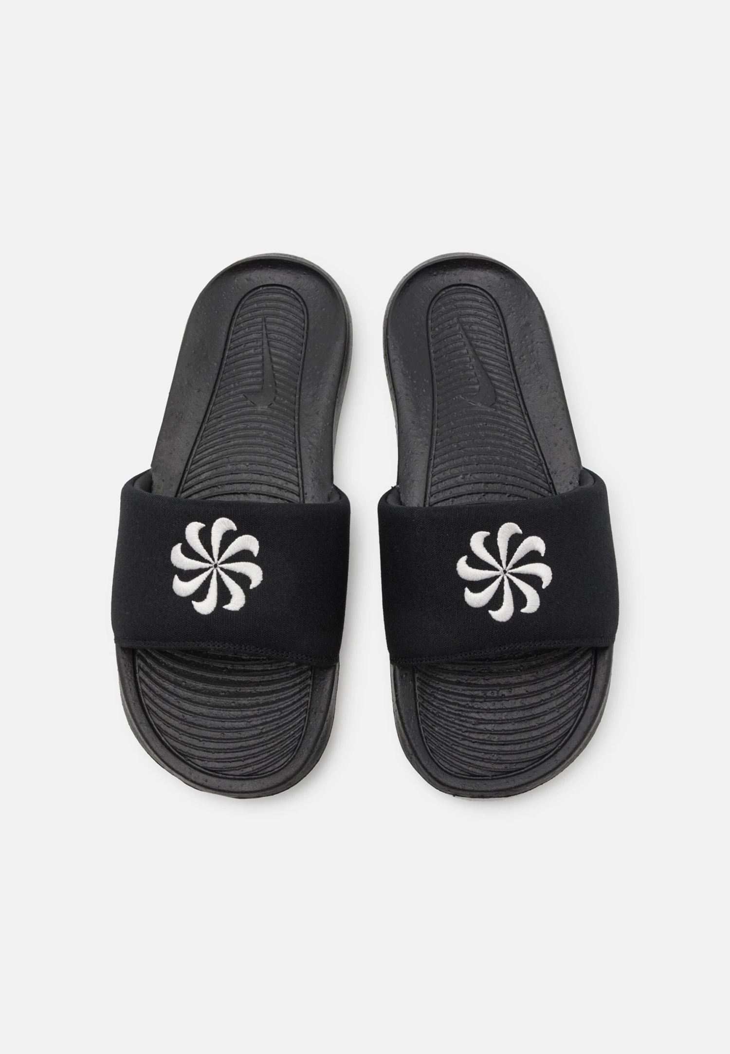 Nike Sportswear Victori One Slide - Mules - Black/Phantom 6 Nike Sportswear Victori One Slide - Mules - Black/Phantom - Image 4