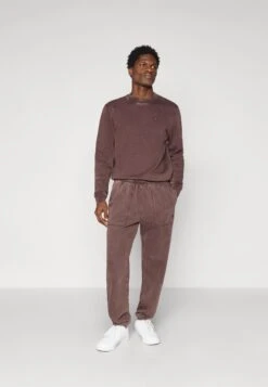 Champion ICONS CREWNECK - Sweatshirt - Bordeaux -Stock X 6d951c968b0542f1bb5a235181534e7a