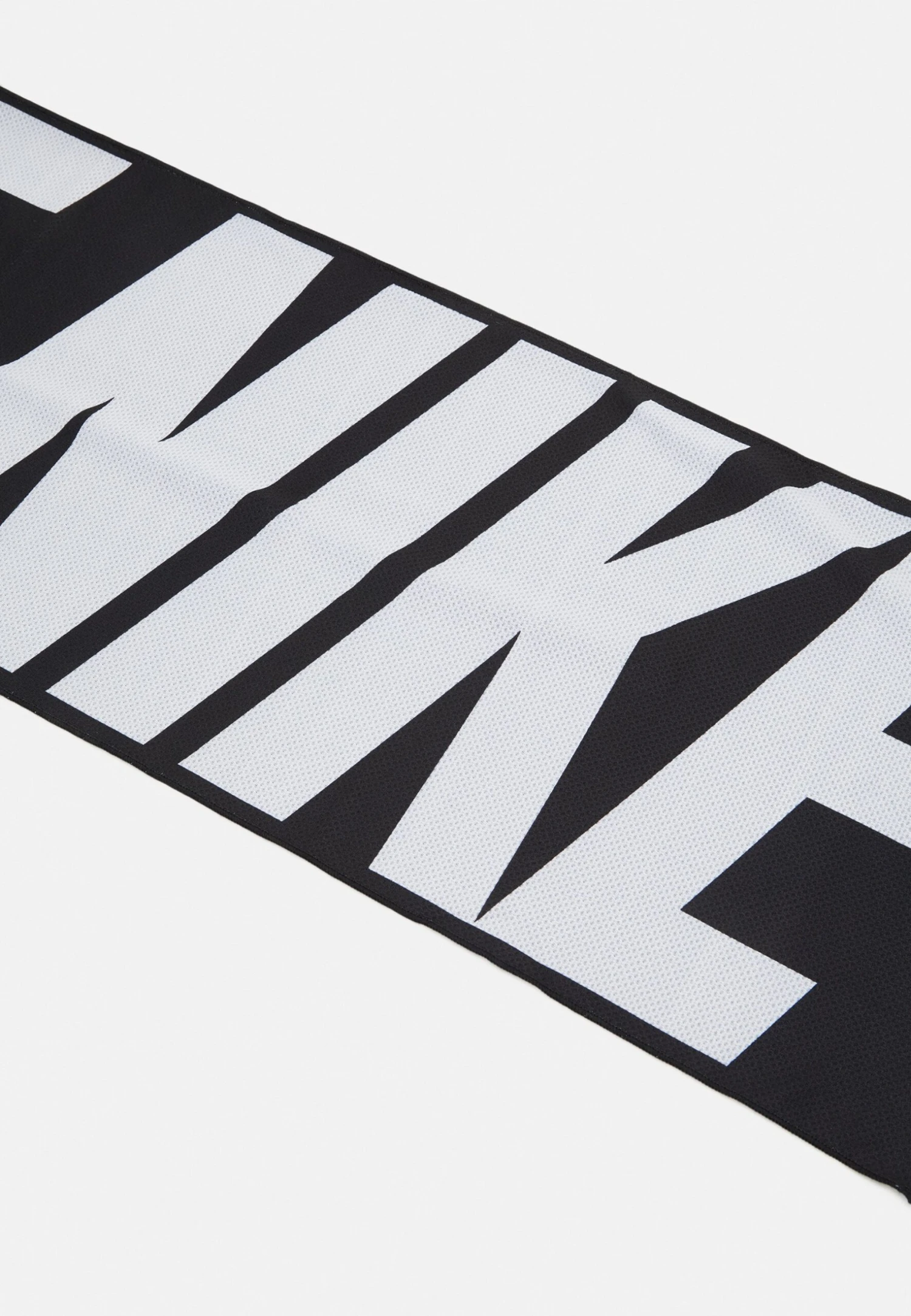 Nike Performance Cooling Towel Muffler Unisex- Towel - Black/White 4 Nike Performance Cooling Towel Muffler Unisex- Towel - Black/White - Image 2