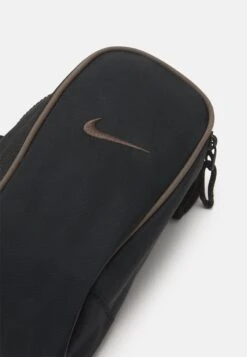 Nike Sportswear Essentials Unisex - Across Body Bag - Black/Ironstone -Stock X 6de80379b85f4367a5745dc5e964edb3