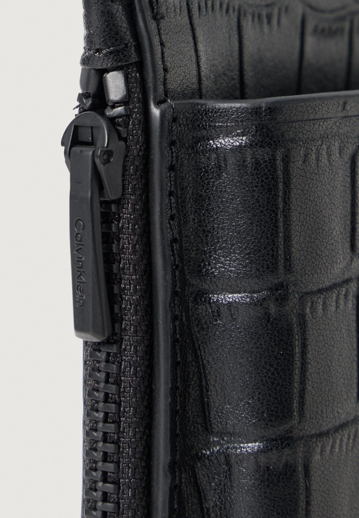 Calvin Klein PHONE CROSSBODY - Phone Pouch - Black 6 Calvin Klein PHONE CROSSBODY - Phone Pouch - Black - Image 4