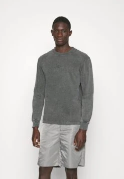 Han Kjøbenhavn Distressed Tee Long Sleeve Diamond - Sweatshirt - Dark Grey -Stock X 6f9f30ac85584202993ab7b76a45ed1e