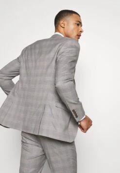 Check 3 Pieces Suit - Suit - Grey -Stock X 704f3cb1c9e846fd8740429aaaa35d2e