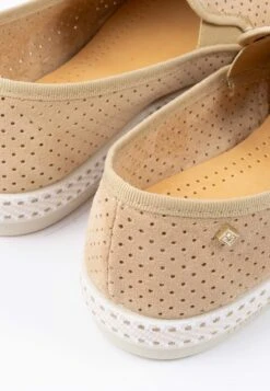 Rivieras Slip-Ons - Beige -Stock X 707367369d1841688dc05ceeafbf4683