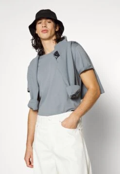 Calvin Klein Jeans 90S Loose Carpenter - Relaxed Fit Jeans - Denim Light -Stock X 7111436e8b95470b867317d3ca256ecd