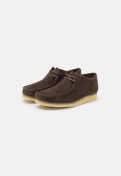 Clarks Originals Wallabee - Casual Lace-Ups - Dark Brown 9 Clarks Originals Wallabee - Casual Lace-Ups - Dark Brown -Stock X 712143ecd5d54e6b9900c76311c203ad