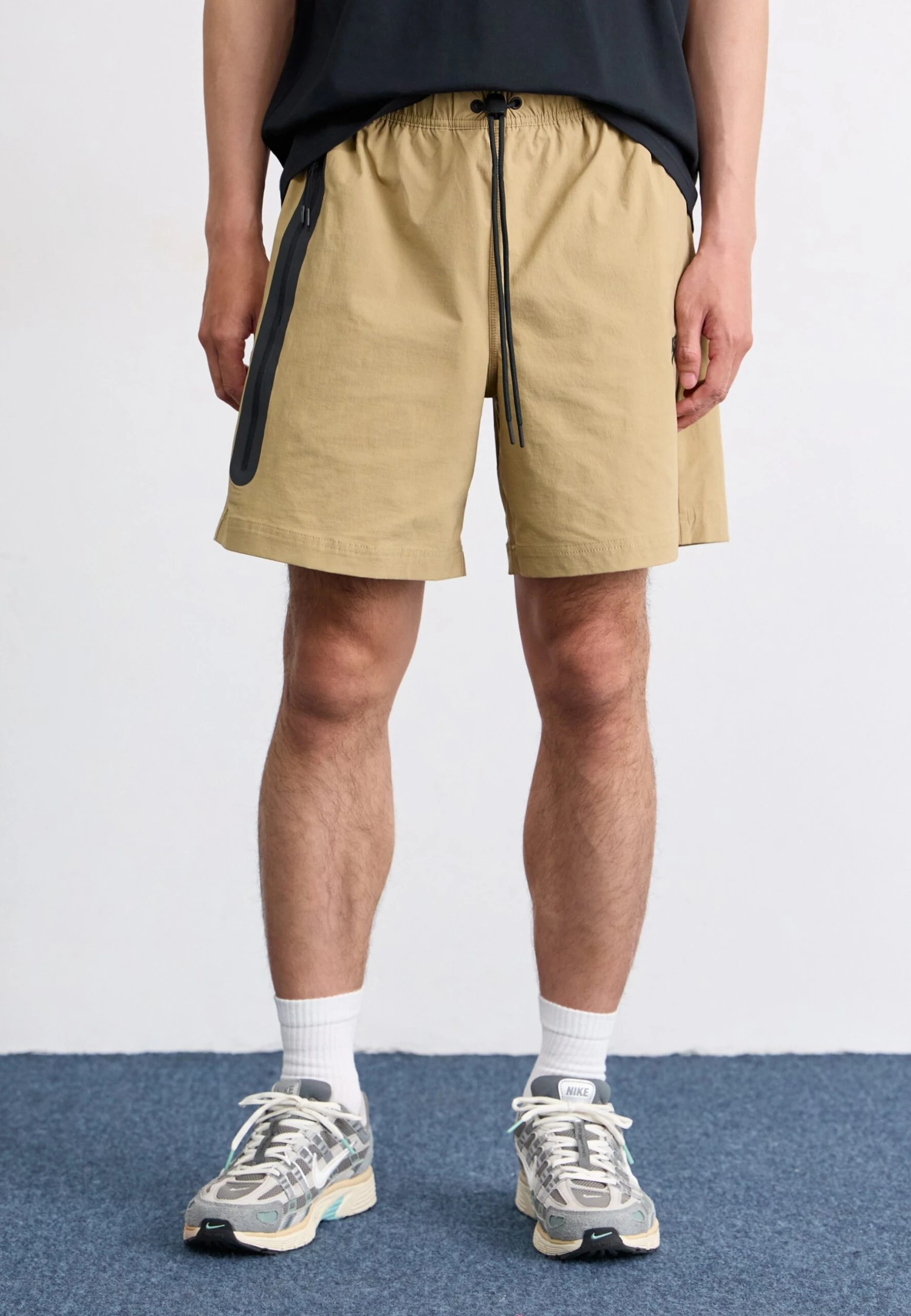 Nike Sportswear TECH - Shorts - Parachute Beige 3 Nike Sportswear TECH - Shorts - Parachute Beige
