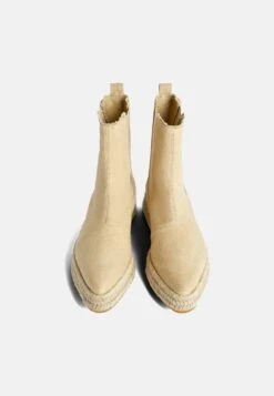 Islands - Classic Ankle Boots - Beige -Stock X 7510eb9dc27b4afbac6b8b6841ade7b7