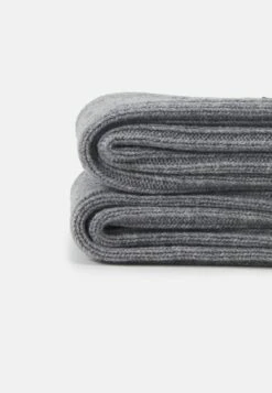 BELSTAFF Watch Scarf Unisex - Foulard - Pale Grey Melange -Stock X 752d870ecc0f47fbbbb3f0fa0e66aaaa