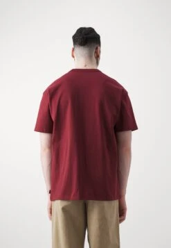 Nike Sportswear TEE - Basic T-shirt - Dark Team Red -Stock X 75d38e8d71bb453d8867c0542e4a98ea