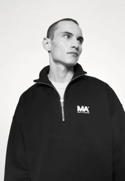 Sweatshirt - Black -Stock X 76a49974cbda412a866118d95f9e1707