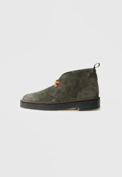 Clarks Originals DESERT - Lace-up Ankle Boots - Loden Green