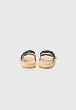 Pier One UNISEX - Mules - Olive 12 Pier One UNISEX - Mules - Olive -Stock X 77bae1f0329e40638f010940e6364bc9