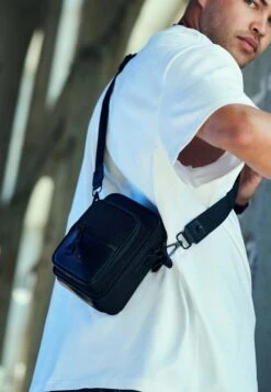 Camera Bag - Schwarz -Stock X 77f0abfd338f4633bbbbb1a64a2fc804