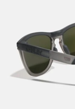 Oakley FROG RANGE UNISEX - Sunglasses - Prizm Ruby -Stock X 78679b4f3b93446894a86bafcb14511c