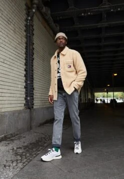 Diadora Kmaro Unisex - Trainers - Wind Gray/White -Stock X 78b044f131414dd790fc954e0119dad9