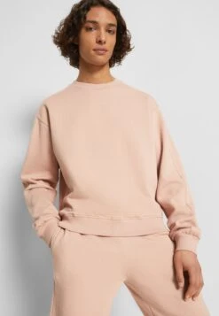 Cropped Crewneck - Sweatshirt - Rugby Tan -Stock X 79e44490e6924d4abe389b243729b6ec