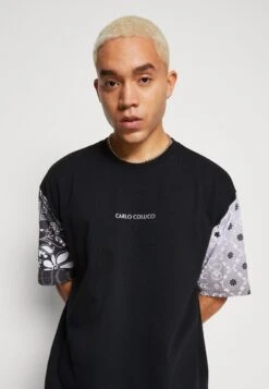 CARLO COLUCCI Unixsex - Print T-Shirt - Black/White/Grey -Stock X 7ad3453c27184ca8a0b26707c5094f79