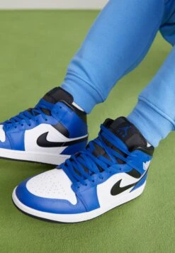 AIR JORDAN 1 MID - High-top Trainers - Sail/midnight Green/pure Platinum-coloured/redstone -Stock X 7e5ff044f5f94d6093e91e4ae3af8505