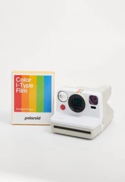 Polaroid NOW GEN 3 COLOR FILM BUNDLE 8 PHOTOS - Camera - White