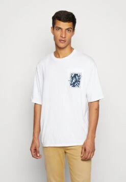 Scotch & Soda Back Artwork Loose Fit- Print T-Shirt - White -Stock X 7f2d96889ae9470285ec6ffefbe8c5fa