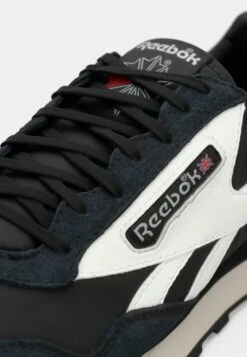 Reebok Classic AZTEC II UNISEX - Trainers - Black/washed Black/chalk -Stock X 7f4342f625f248e5a8f8ab65e6ad83e1