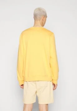 Wood Wood Islands Brygge Logo Unisex - Sweatshirt - Light Orange -Stock X 7f44615f7c2d48609a7e2893a31b2307