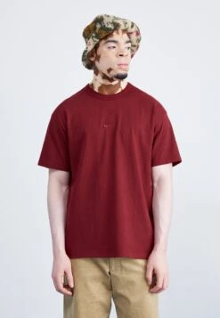 Nike Sportswear TEE - Basic T-shirt - Dark Team Red