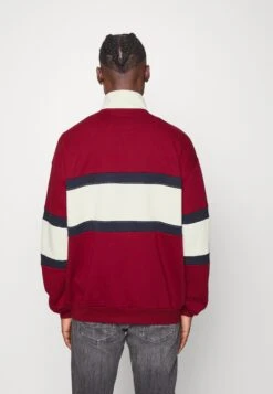 Kaotiko Crew Berwin Unisex - Sweatshirt - Burgundy/Navy/Ivory -Stock X 806d02e0ea8340a4a08022150faffce7