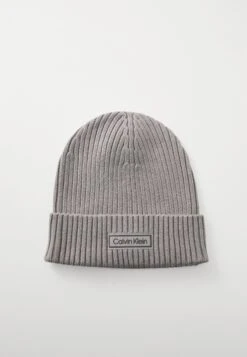 Calvin Klein PATCH CHUNKY - Beanie - Black/walnut -Stock X 80d2fa05381f461bbc6b3b5b33bcfb8f 1