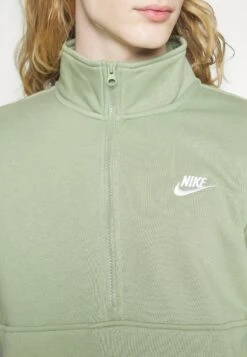 Nike Sportswear M Club Bb Hz- Sweatshirt - Oil Green/White -Stock X 8109baa0f7de4ea892f7bbc25e2492d5
