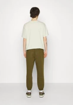 Puma Tracksuit Bottoms - Gruen -Stock X 839f197b8e9d41c9a40f11de8406cf56